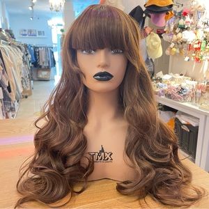 brown wavy wig with bang